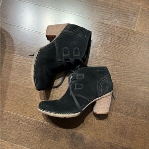 Clark Boots - Black Suede - W8